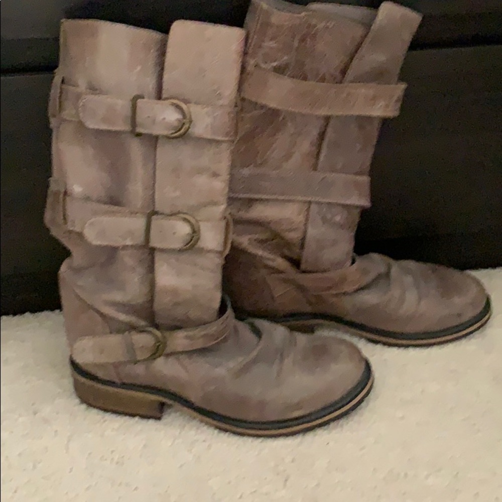 Steve Madden Buckkie Leather Boot in Stone Size 8
